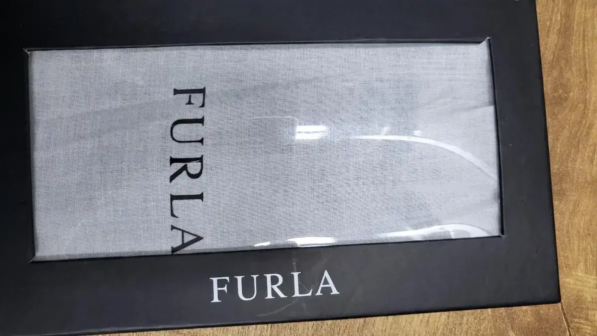 FURLA 클러치백 미사용 신품 판매합니다.